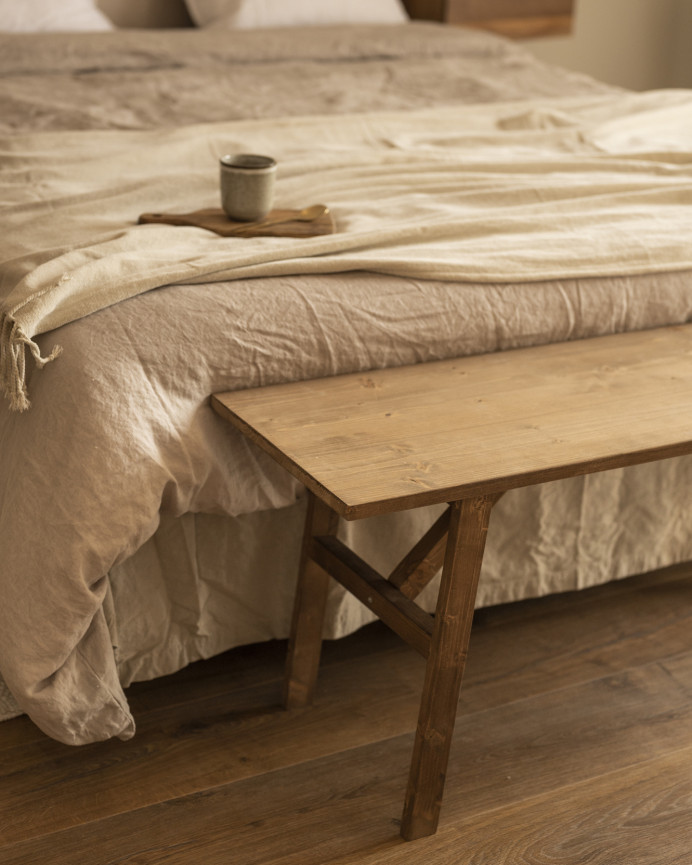Banqueta de madera maciza en tono roble oscuro de 120x45cm