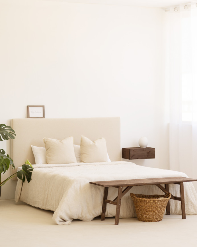 Banqueta de madera maciza en tono nogal de 120x45cm
