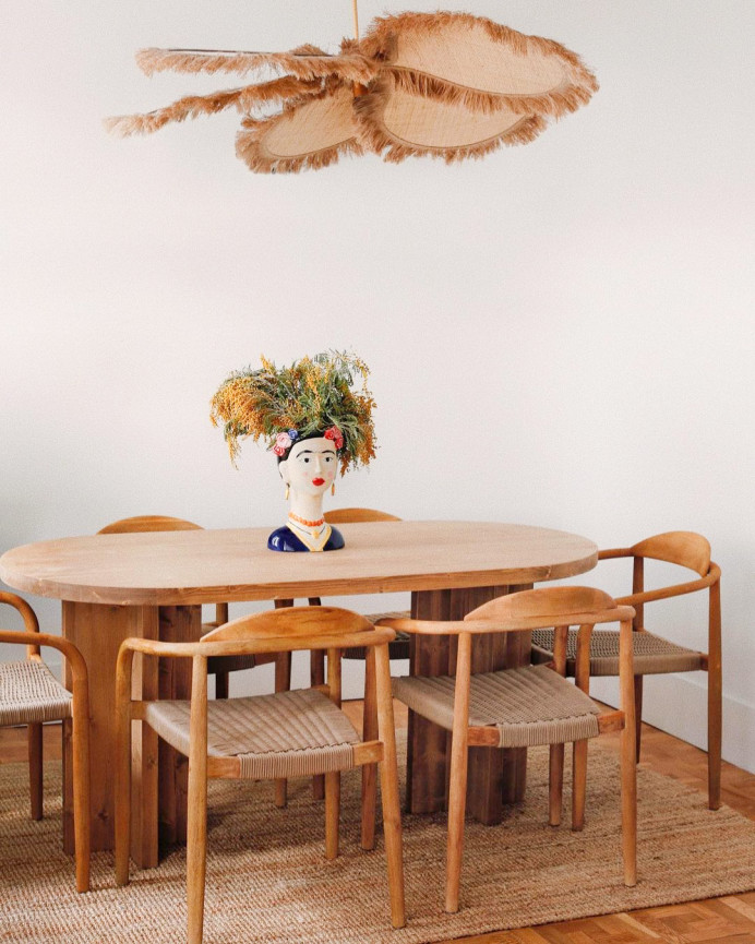 Sillas con estructura de madera de eucalipto y asiento de cuerda color beige de 78x50cm