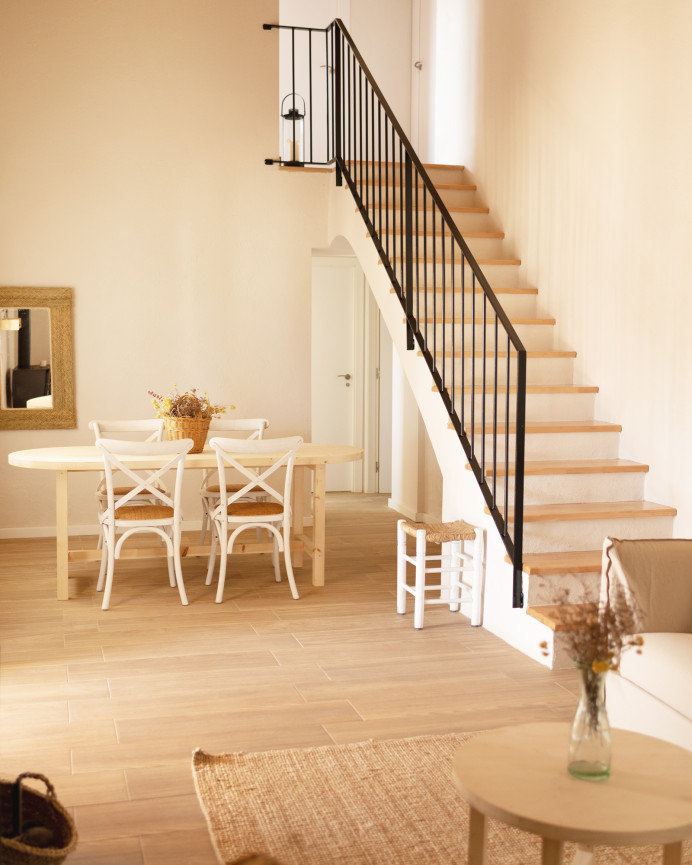 Sillas de madera de olmo con cruceta en el respaldo color blanco de 88x52cm