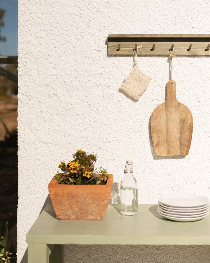 Colgador de pared de madera maciza en tono verde de 61x10cm