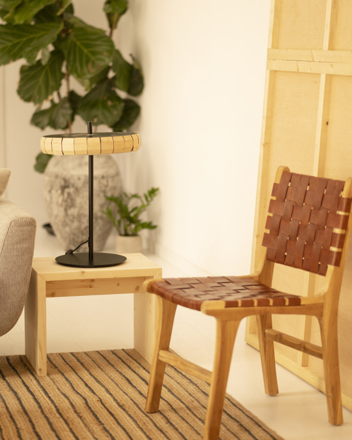 Sillas elaboradas con piel y madera de teca 80x46cm