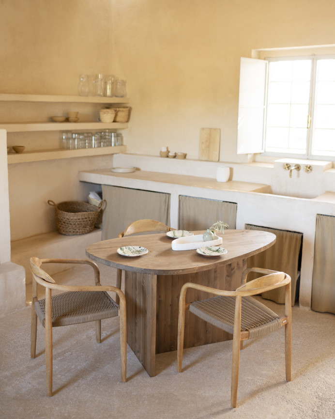 Mesa de comedor de madera maciza en tono roble oscuro de 143cm