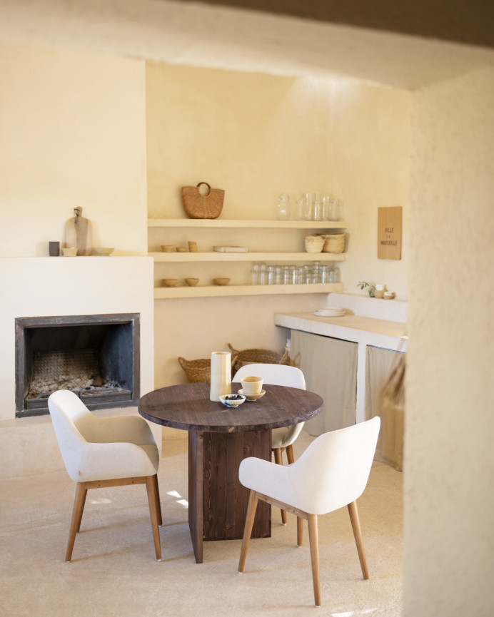 Mesa de comedor de madera maciza en tono nogal de 100cm