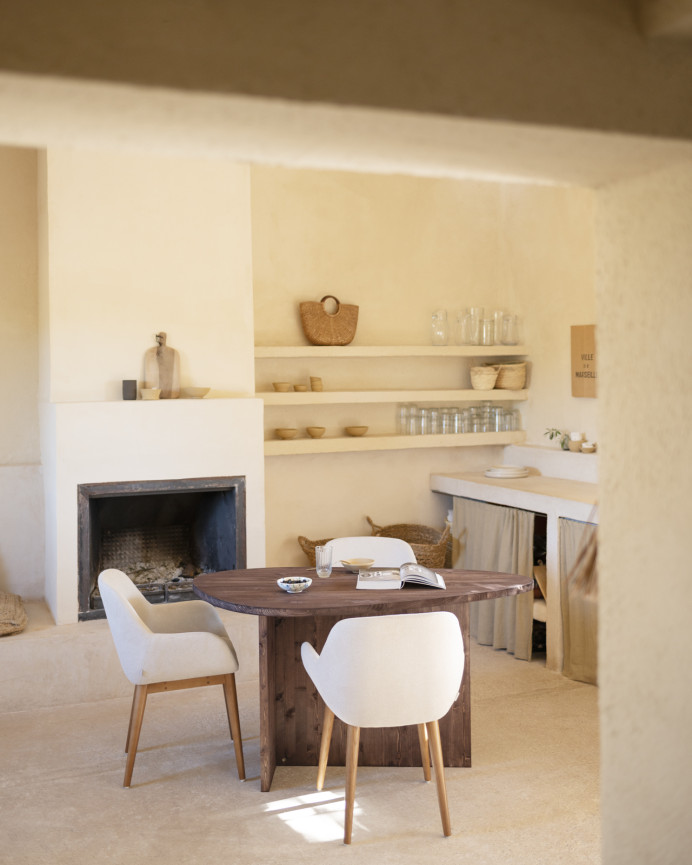 Mesa de comedor de madera maciza en tono nogal de 143cm