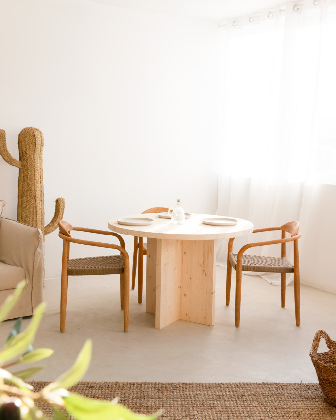 Mesa de comedor redonda de madera maciza en tono natural de Ø110
