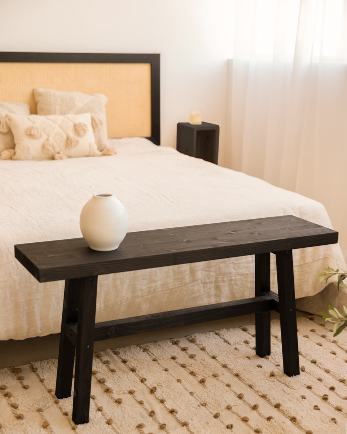 Banqueta de madera maciza en tono negro de 100x50cm