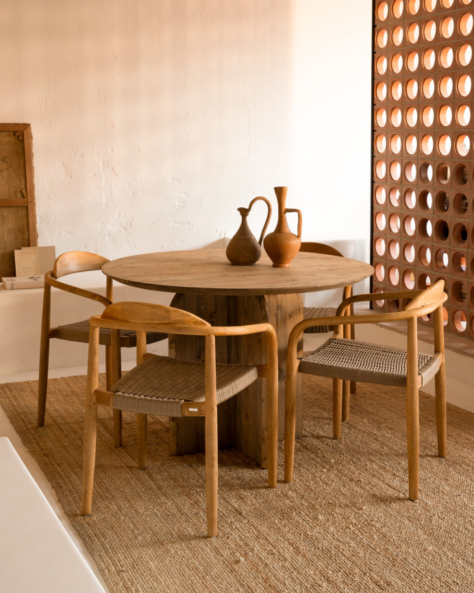 Mesa de comedor redonda de madera maciza en tono roble oscuro de 110cm