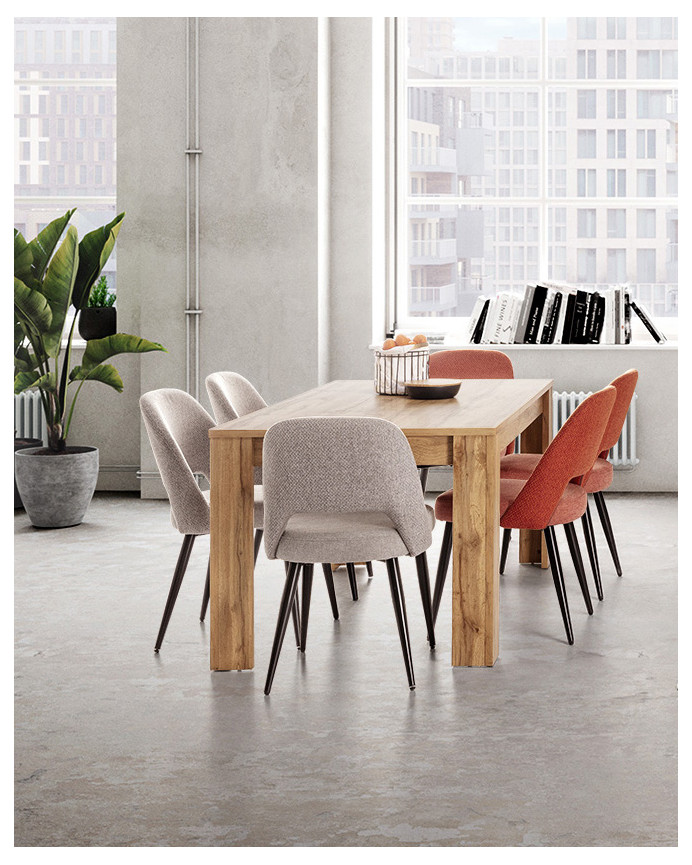 Silla de tela color gris con patas de metal negro de 84cm