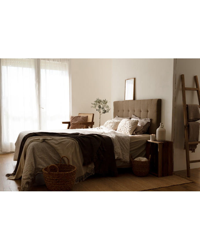 Sillón de madera de olmo con asiento y respaldo de cannage tono marrón de 86x57cm
