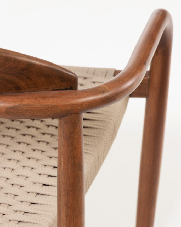 Sillas con estructura de madera de eucalipto y asiento de cuerda color beige de 78x50cm