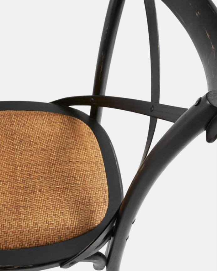 Sillas de madera de olmo con cruceta en el respaldo color negro de 88x52cm