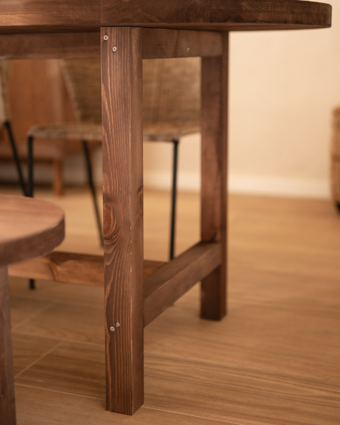 Mesa de comedor de madera maciza ovalada en tono nogal de varias medidas