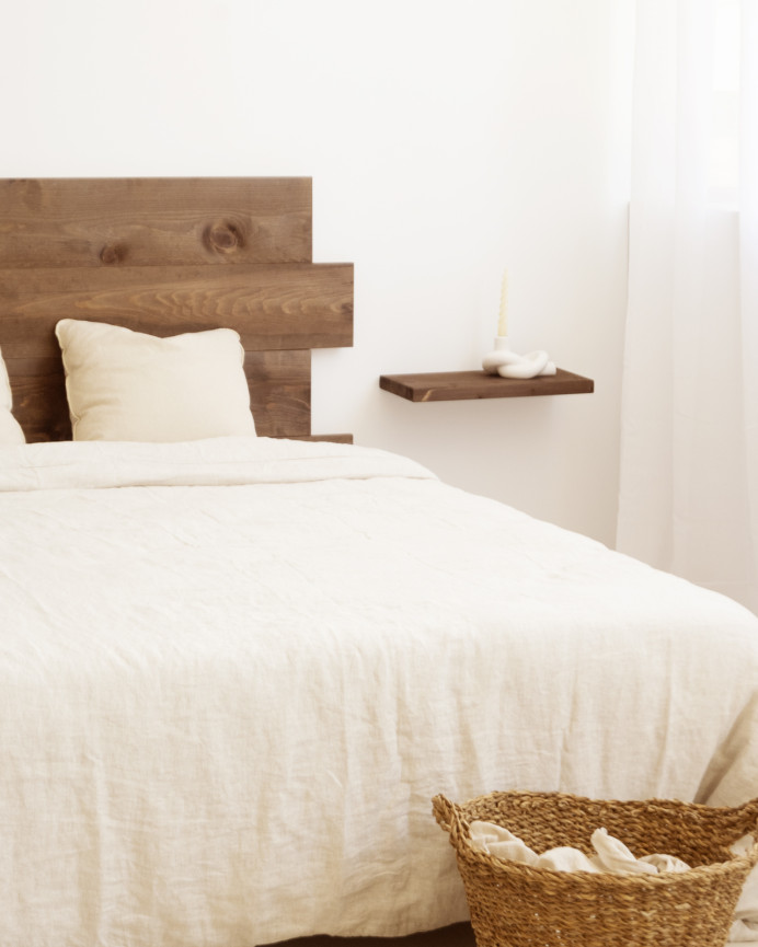 Mesita de noche de madera maciza flotante en tono nogal de 45cm