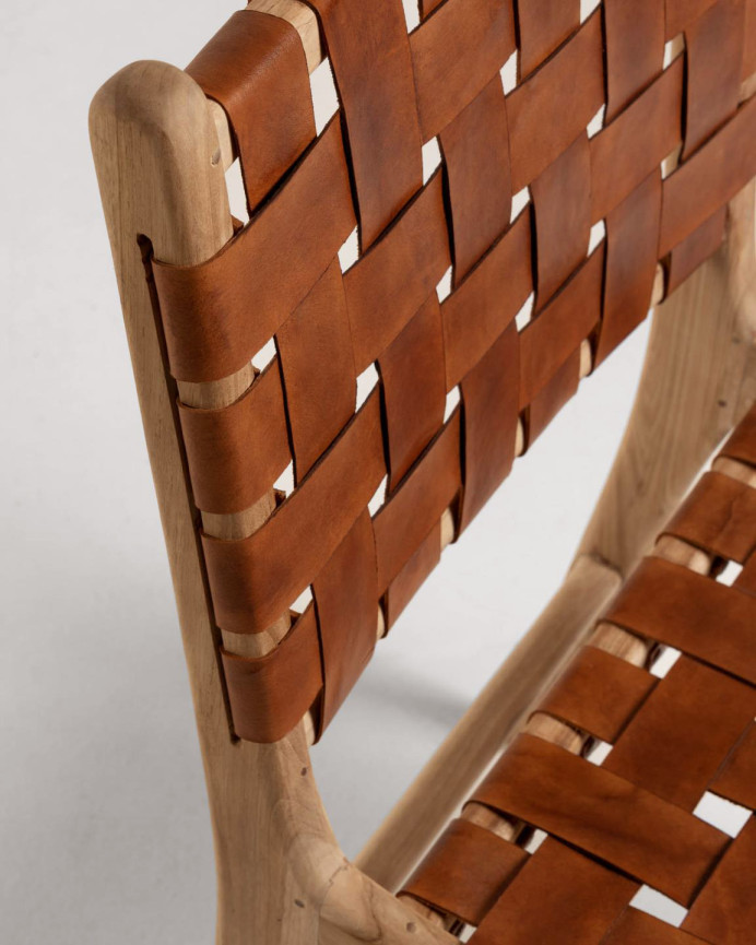 Sillas elaboradas con piel y madera de teca 80x46cm