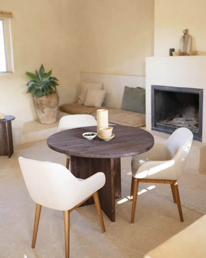 Mesa de comedor de madera maciza en tono nogal de 100cm