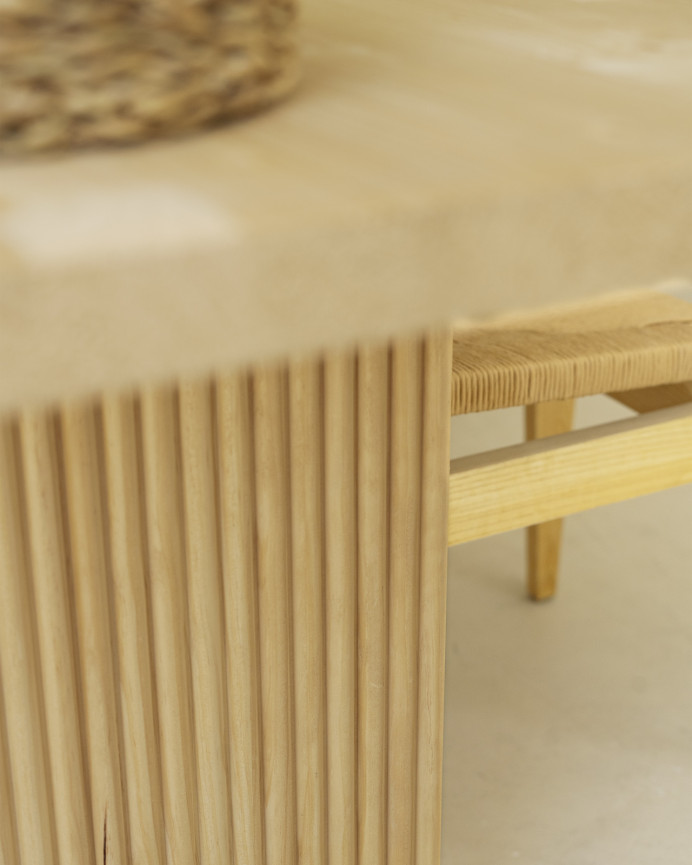 Mesa de comedor de madera maciza en tono natural de varias medidas