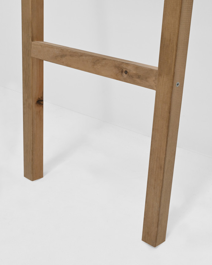 Escalera de madera maciza tono roble oscuro de 150x41cm