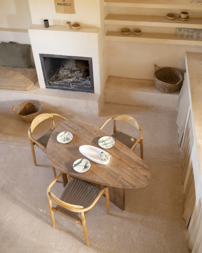Mesa de comedor de madera maciza en tono roble oscuro de 143cm