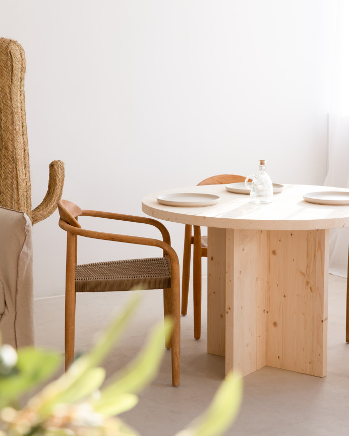 Mesa de comedor redonda de madera maciza en tono natural de Ø110