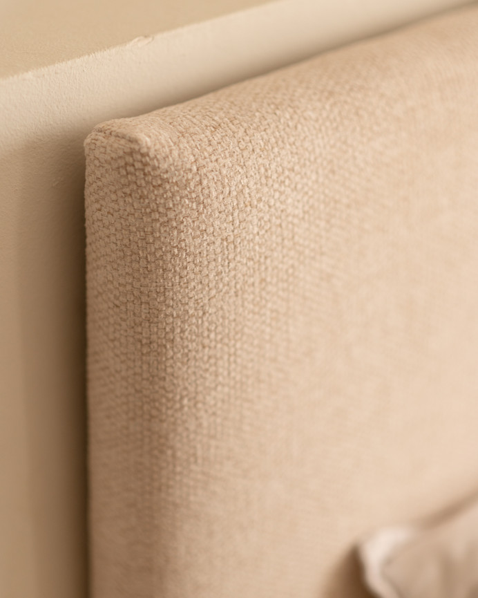 Pack de cabecero tapizado tono beige y 2 mesitas de noche de madera maciza tono natural varias medidas