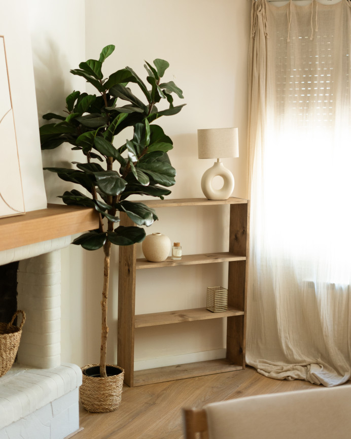 Estantería de madera maciza tono roble oscuro con 2 estantes