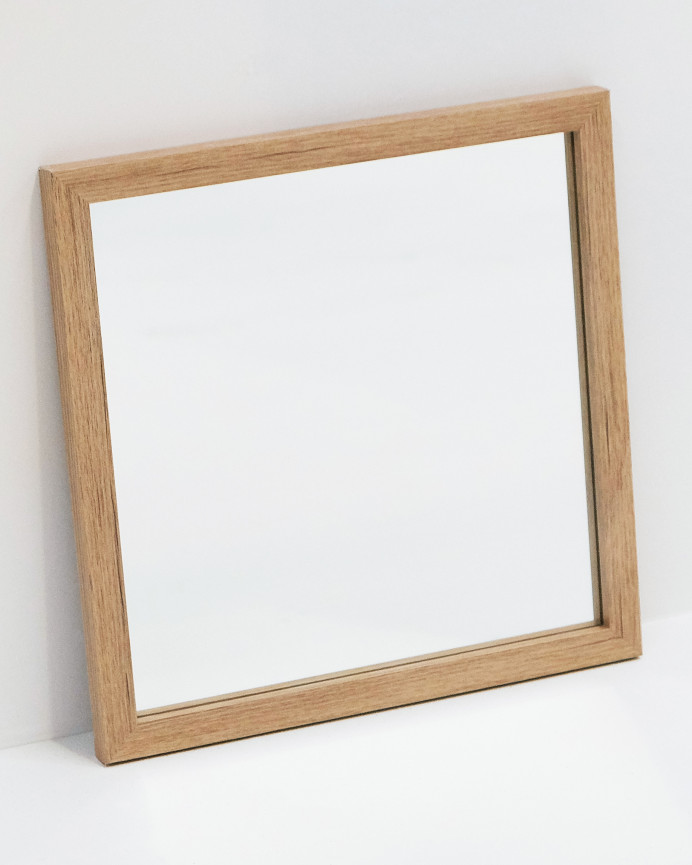 Set de 4 espejos de pared cuadrados de madera tono natural de 30x30cm