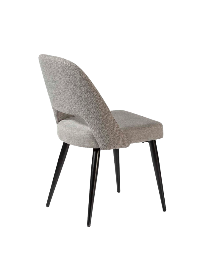 Silla de tela color gris con patas de metal negro de 84cm