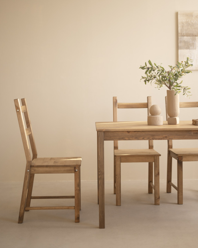 Pack mesa de comedor y 4 sillas de madera maciza en tono roble oscuro de 120cm