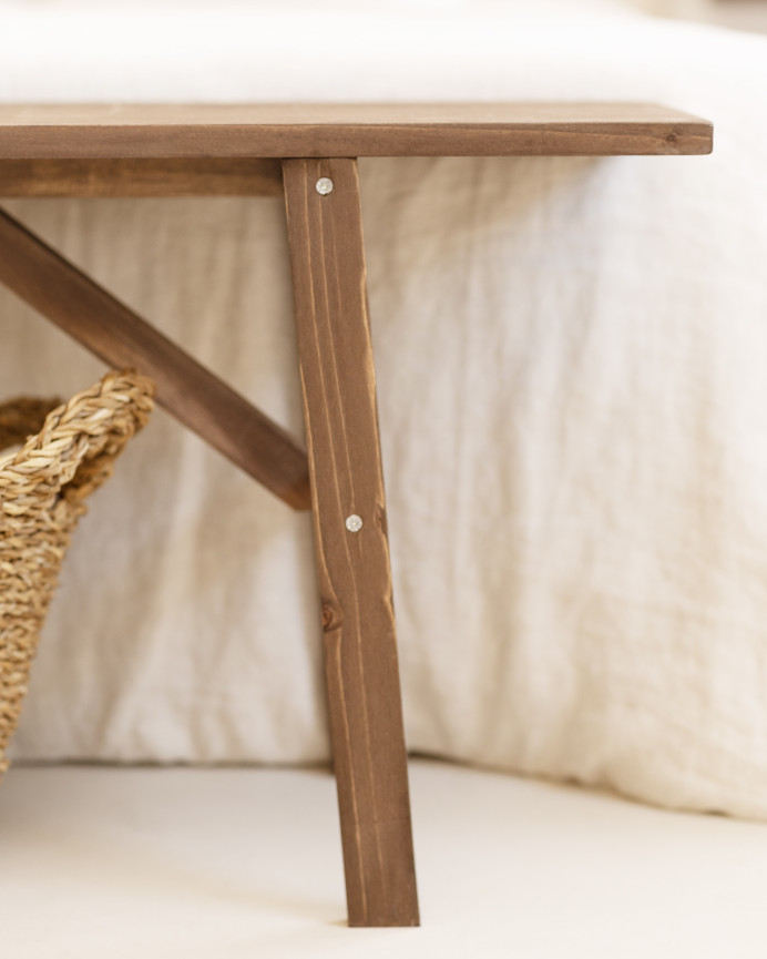 Banqueta de madera maciza en tono nogal de 120x45cm