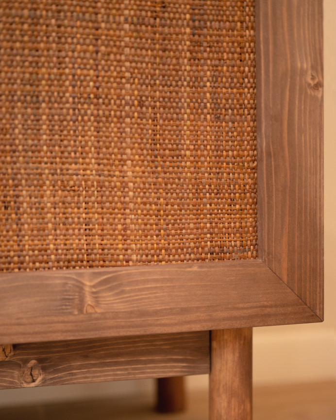 Armario de madera maciza y rafia en tono nogal 180x80cm