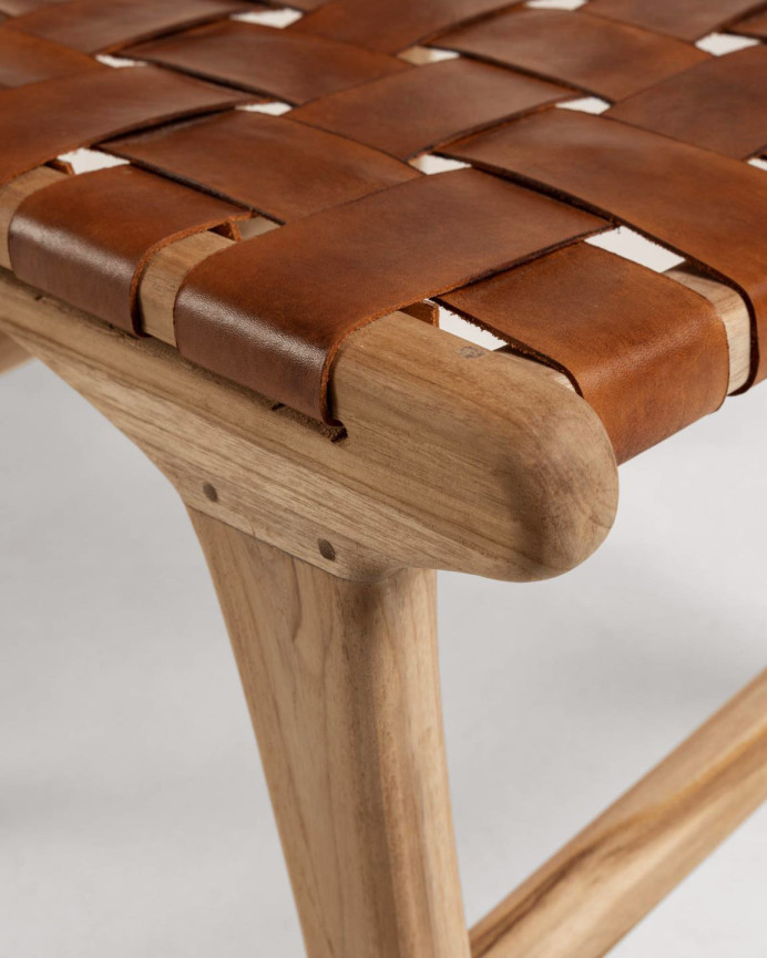 Sillas elaboradas con piel y madera de teca 80x46cm