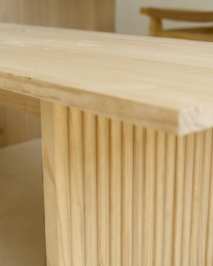 Mesa de comedor de madera maciza en tono natural de varias medidas
