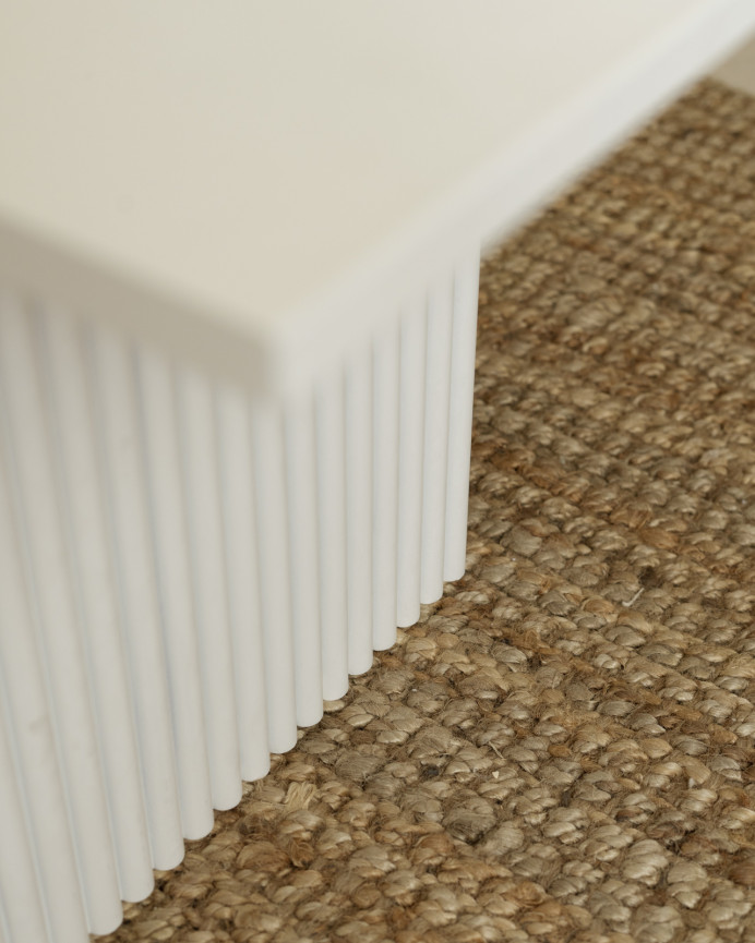 Mesa de centro de madera maciza en tono blanco de 120cm