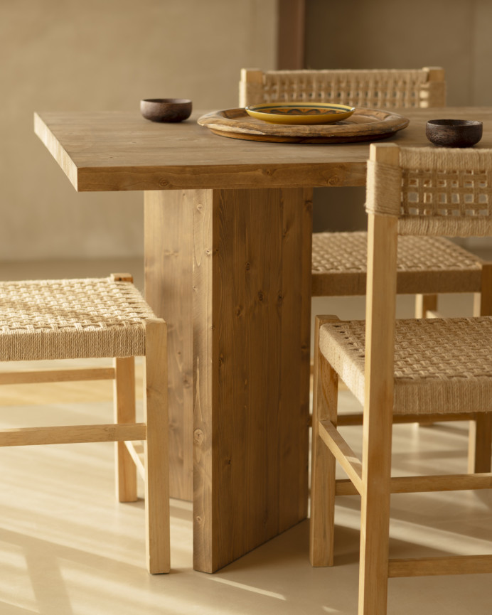 Mesa de comedor de madera maciza en tono roble oscuro de varias medidas