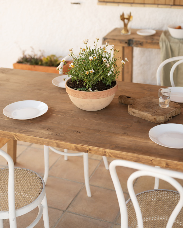 Mesa de comedor de madera maciza en tono roble oscuro de varias medidas