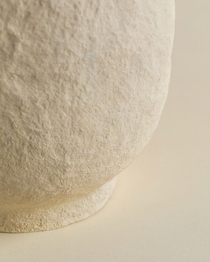 Jarrón de papel maché beige de 31cm