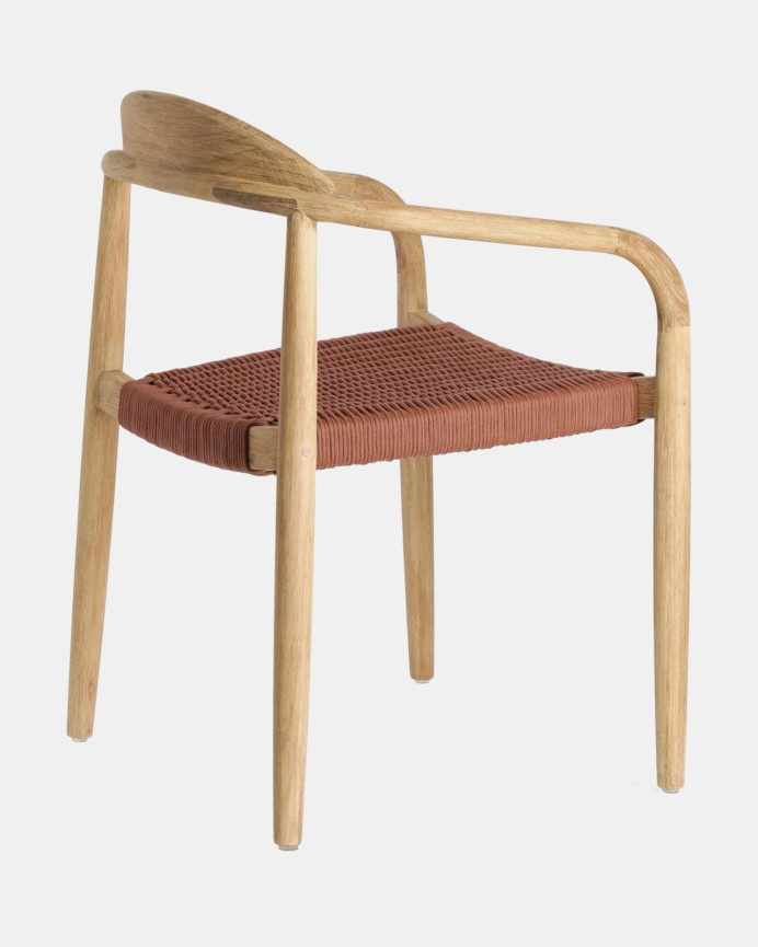 Sillas con estructura de madera de eucalipto y asiento de cuerda color rojo de 77x50cm