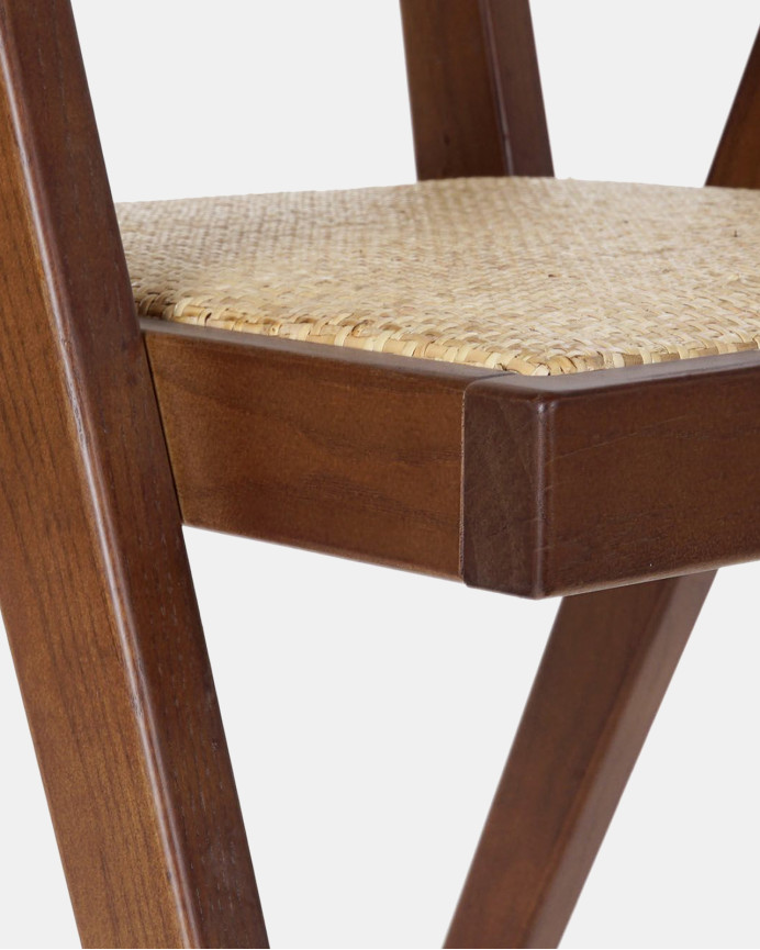 Sillón de madera de olmo con asiento y respaldo de cannage tono marrón de 86x57cm