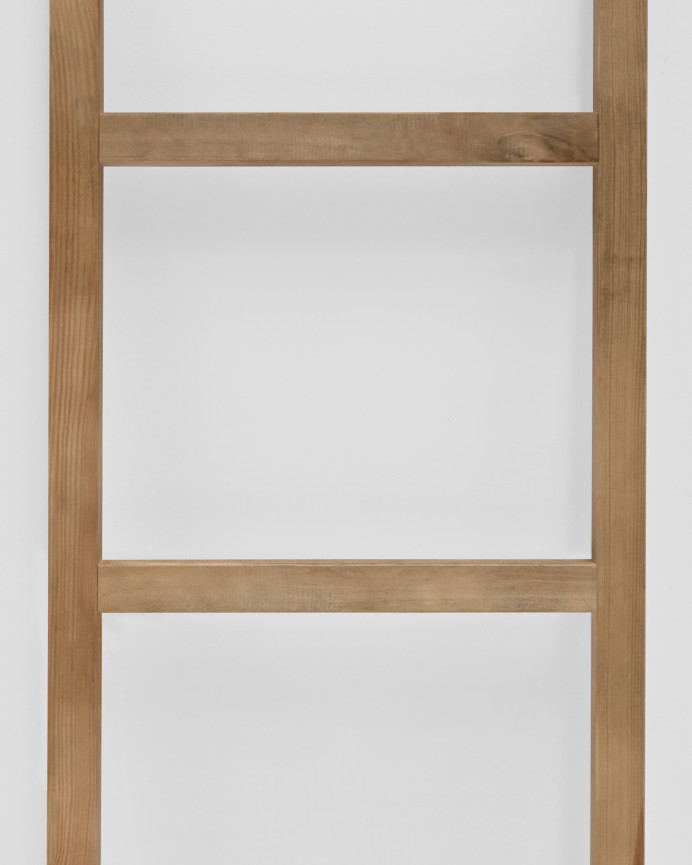 Escalera de madera maciza tono roble oscuro de 150x41cm