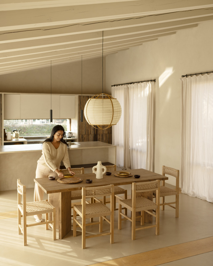 Mesa de comedor de madera maciza en tono roble oscuro de varias medidas