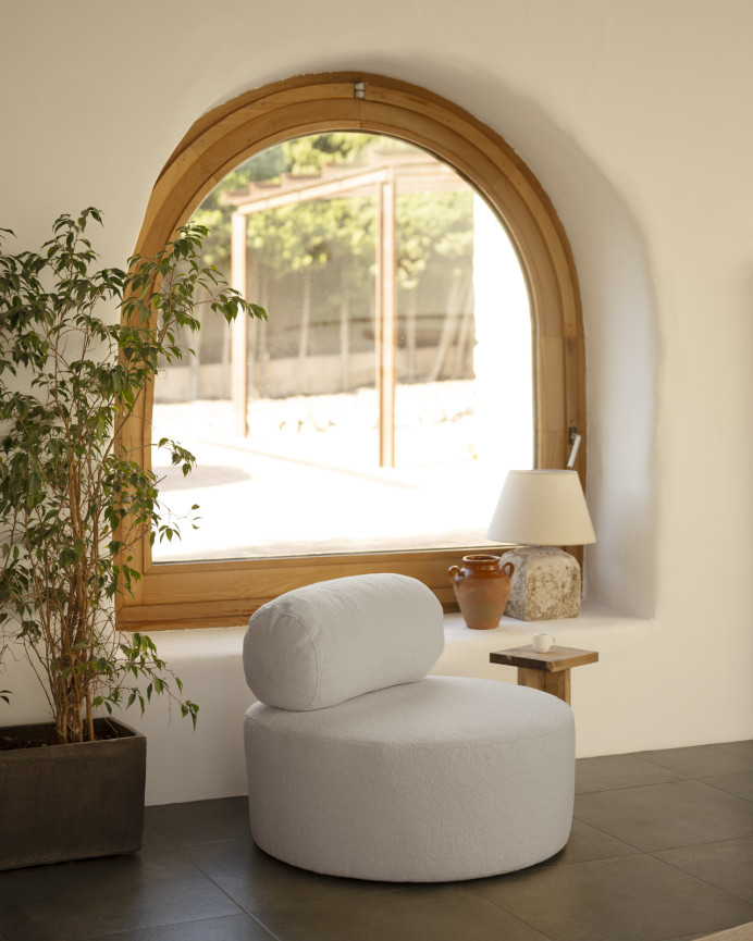 Sillón de buclé redonda color gris claro de 91x71cm