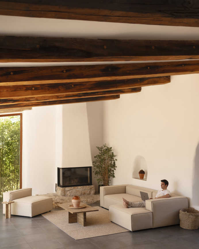 Mesa de centro de madera maciza en tono roble oscuro de 120x70cm