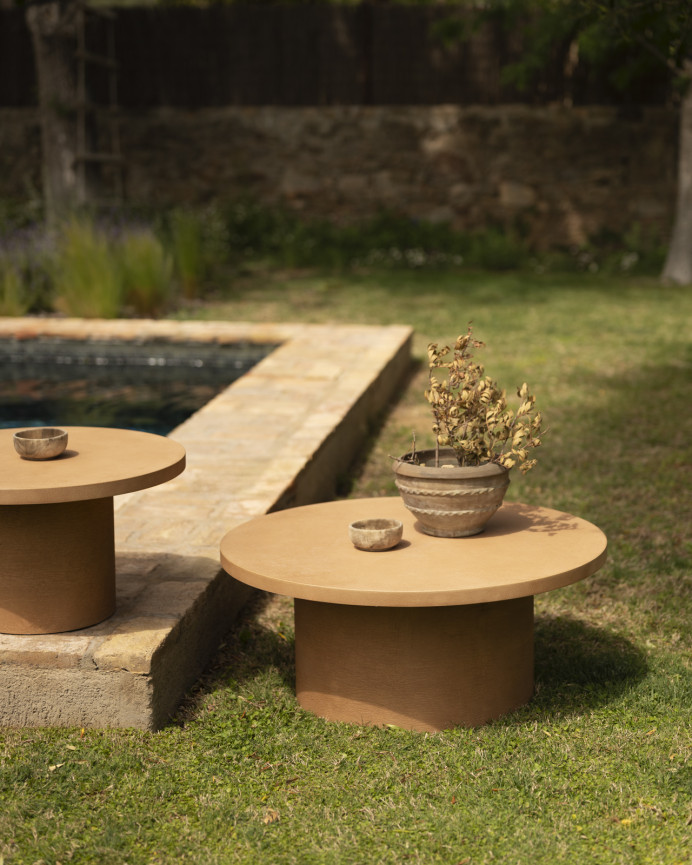 Mesa de centro redonda de microcemento en tono terracota de 80x33cm