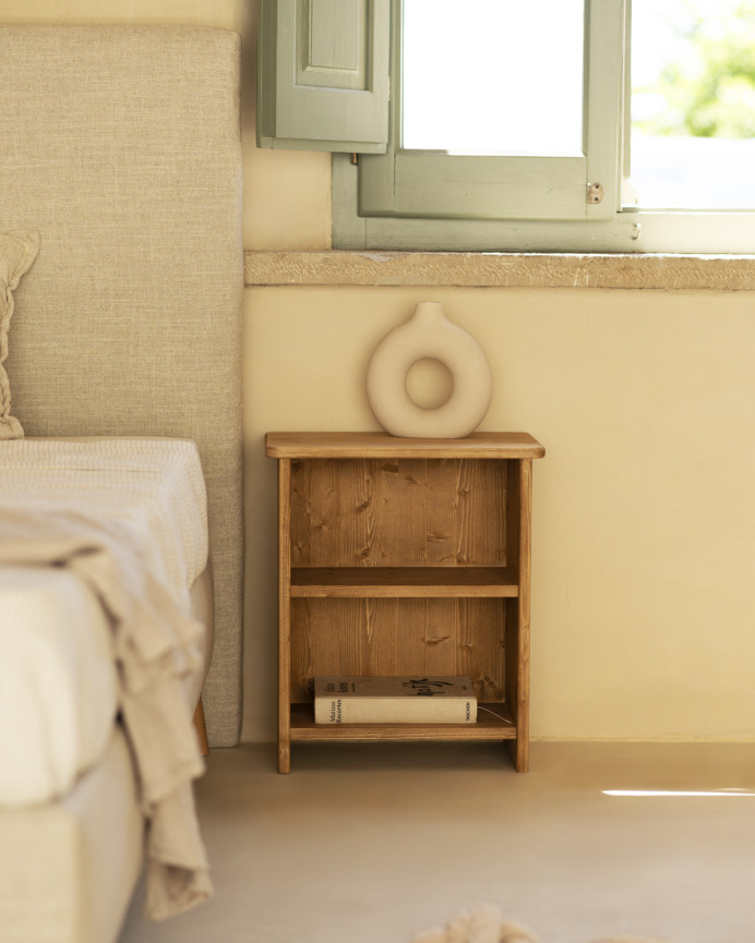 Mesita de noche de madera maciza en tono roble medio de 50x42cm