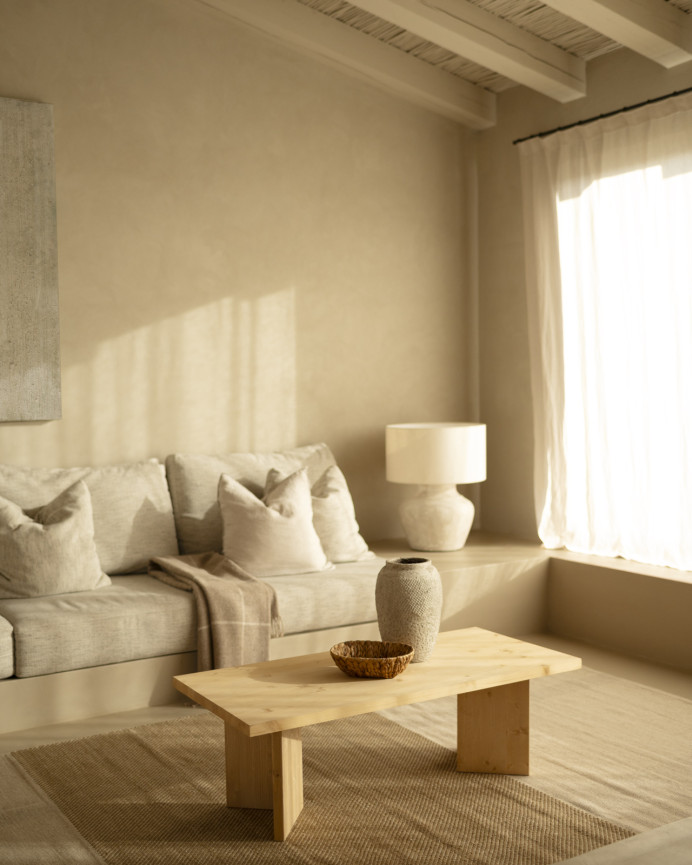 Mesa de centro de madera maciza en tono roble medio de 120x55cm