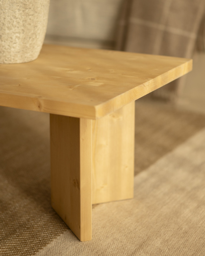 Mesa de centro de madera maciza en tono roble medio de 120x55cm