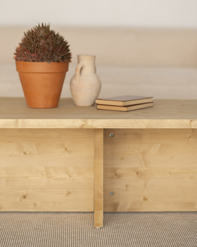 Mesa de centro de madera maciza en tono roble medio de 120x70cm