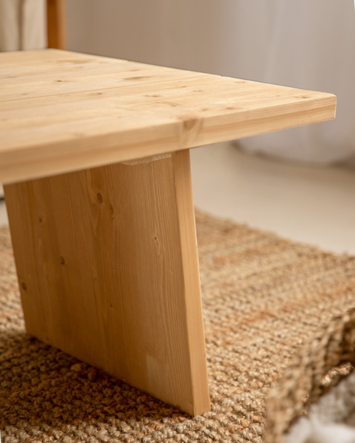 Mesa de centro de madera maciza en tono roble medio de 120x60cm