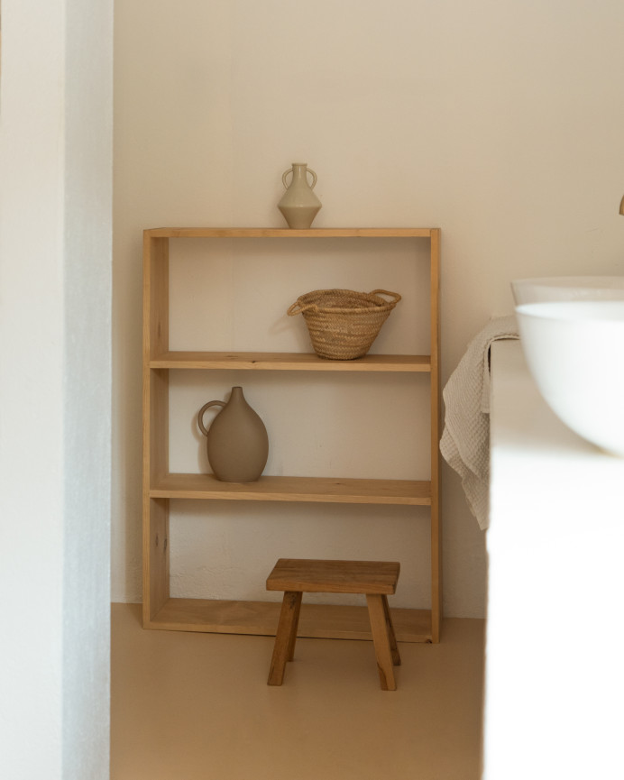 Estantería de madera maciza tono roble medio con 2 estantes